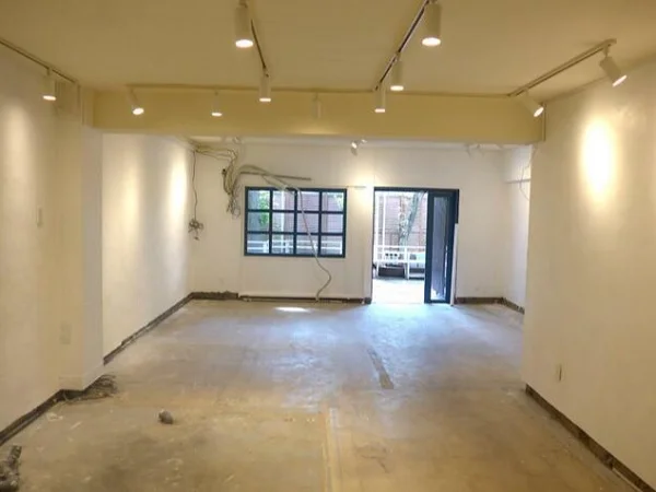 貸店舗(スケルトン)の内装