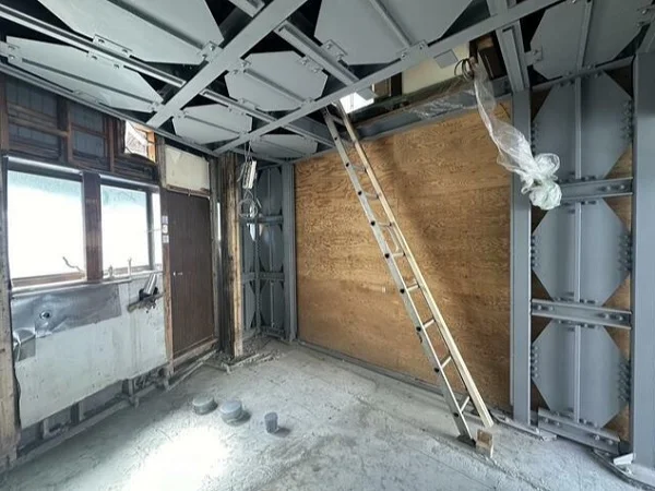 石川町のスケルトン店舗物件の内装