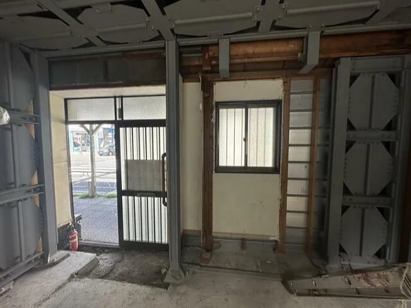 石川町のスケルトン物件の内装