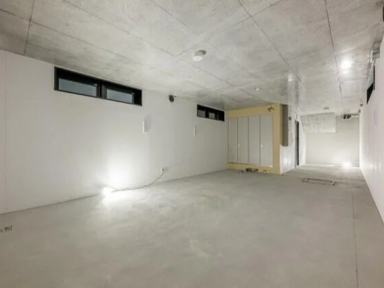 小伝馬町のスケルトン店舗物件の内装