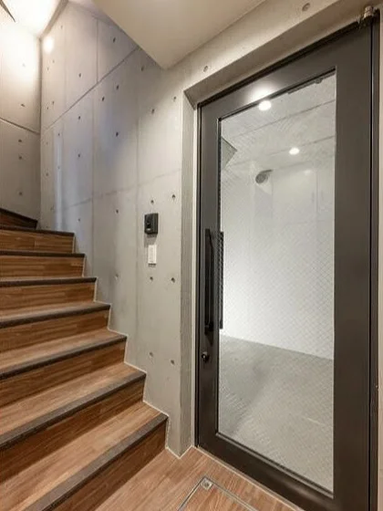 貸店舗(スケルトン)のエントランス