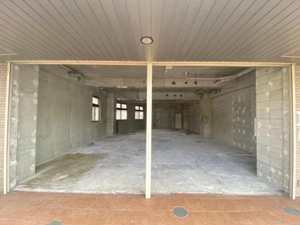是政のスケルトン店舗物件の内装