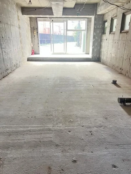 武蔵新田のスケルトン店舗物件の内装