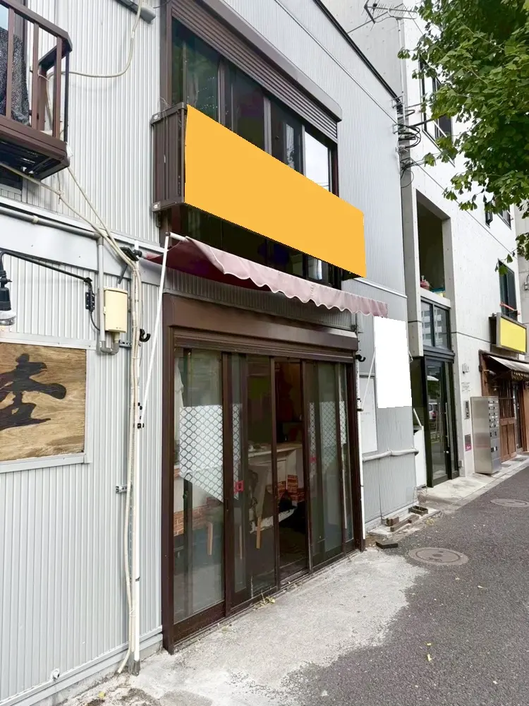 蓮根の居抜き店舗の外観