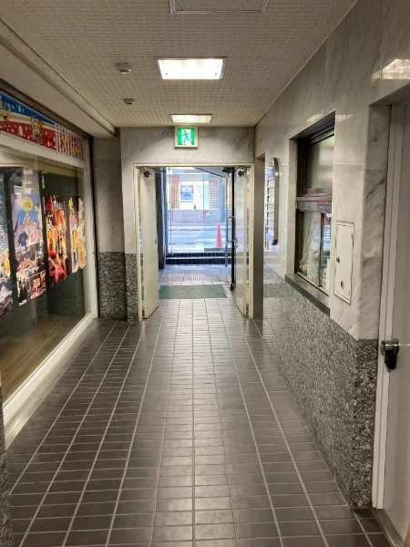 貸店舗(事務所仕様)のエントランス