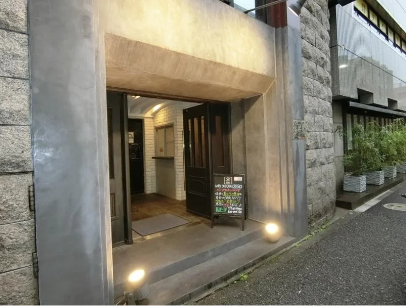 貸店舗(スケルトン)のエントランス