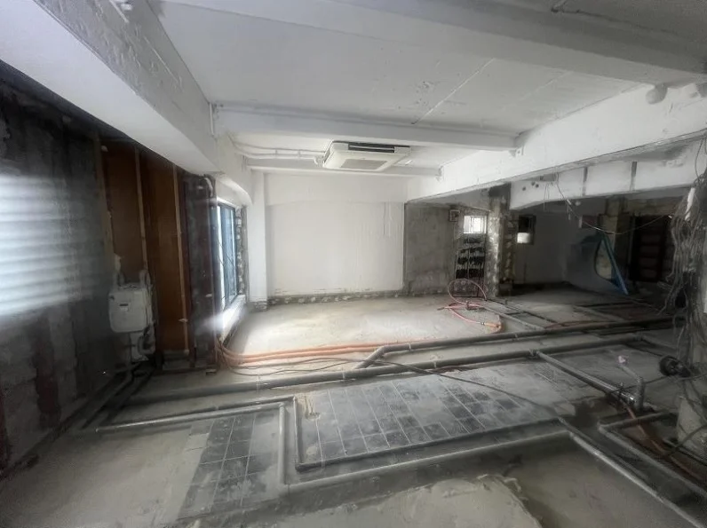 六本木のスケルトン店舗物件の内装