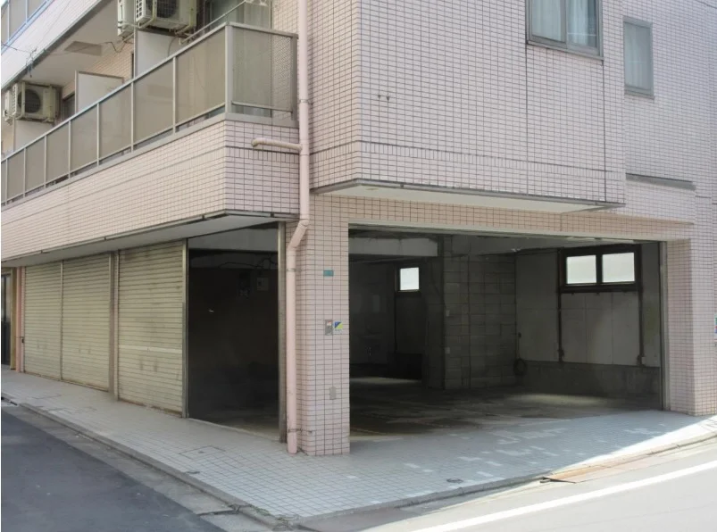 貸店舗(スケルトン)の外観