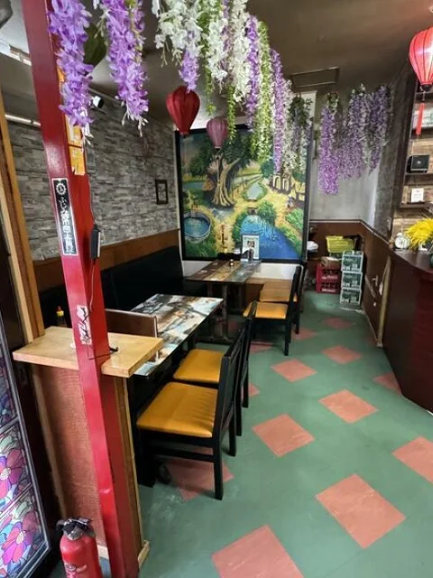 多国籍料理の居抜き物件の内装