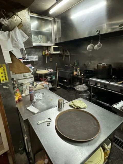 多国籍料理の居抜き物件の厨房