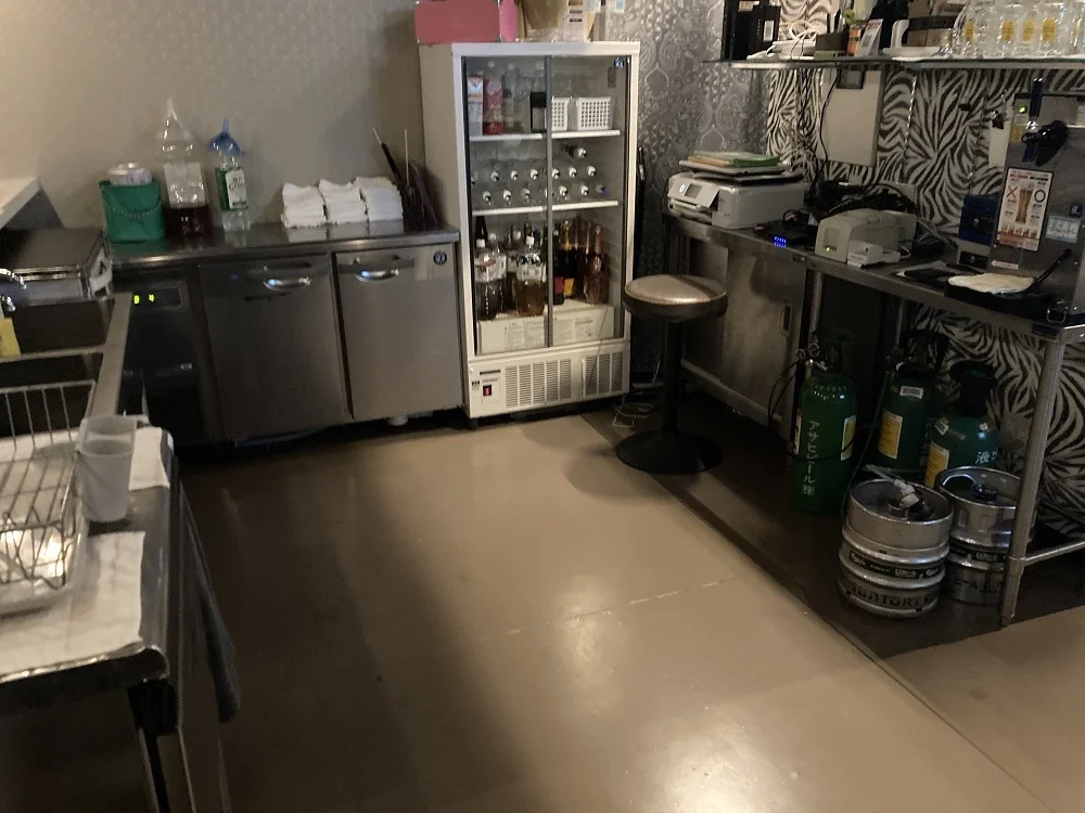 神保町のガールズバー居抜きの厨房