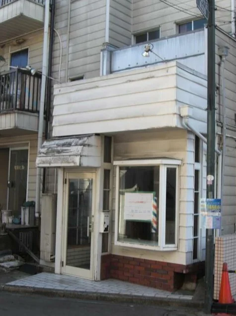 テイクアウトの居抜き物件のエントランス