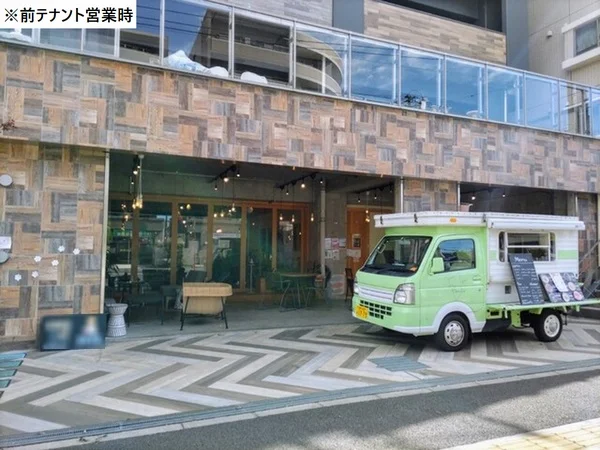 カフェ・喫茶店の居抜き物件のエントランス
