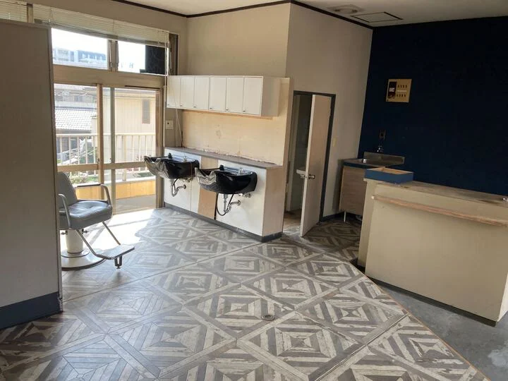 美容室・理容室の居抜き物件の内装