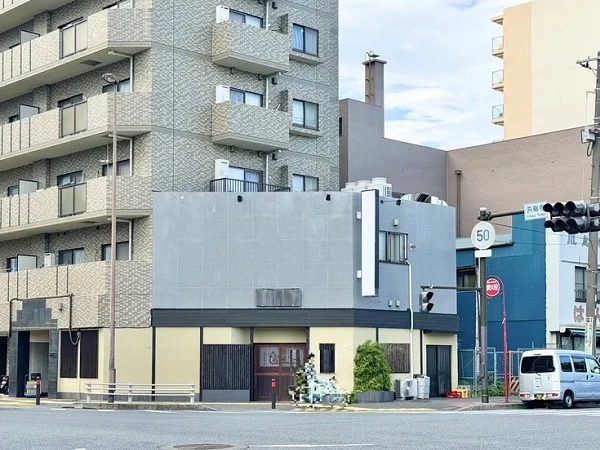 天王町の寿司居抜きの外観