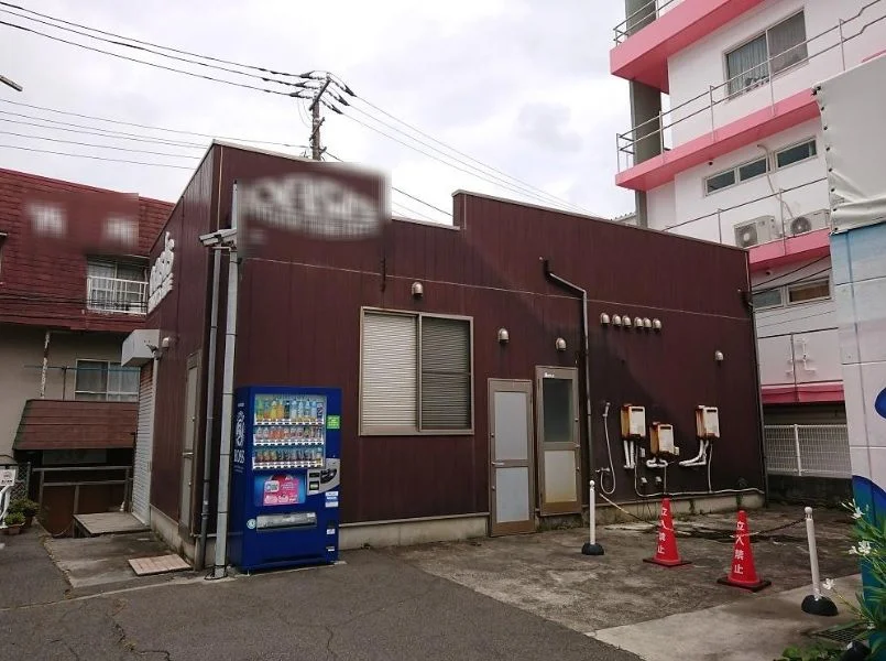 貸店舗(スケルトン)の外観