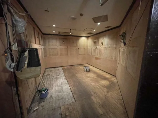 貸店舗(スケルトン)の内装