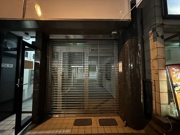 貸店舗(事務所仕様)のエントランス