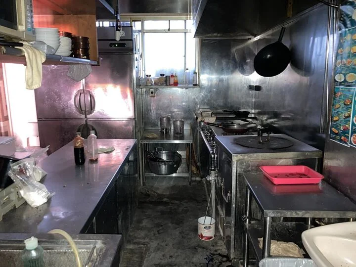 東あずまの居抜き店舗の厨房