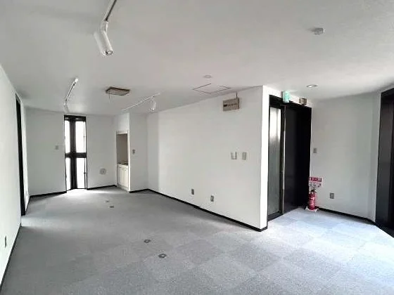 広尾のダイニングバー居抜きの内装