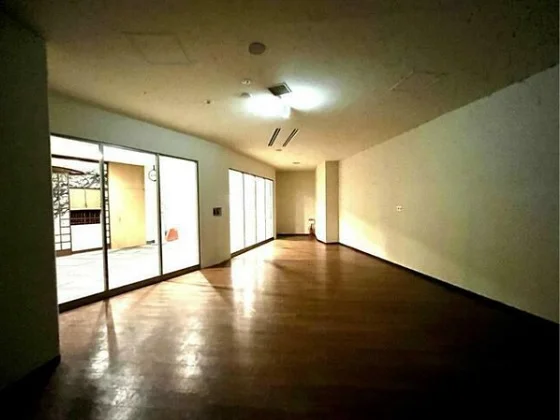 物販の居抜き物件の内装