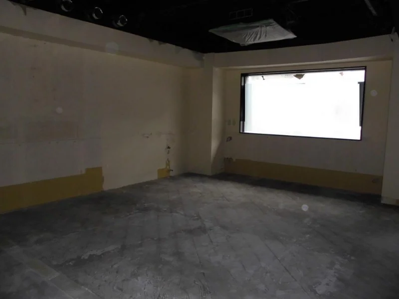 浅草のスケルトン店舗物件の内装