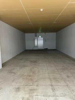 綱島のスケルトン店舗物件の内装