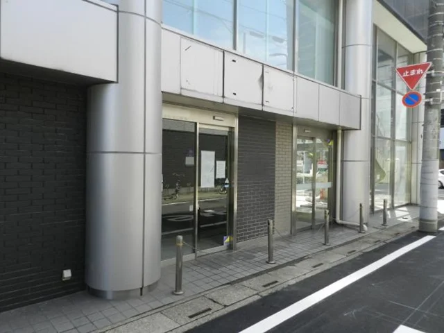 貸店舗(スケルトン)の外観