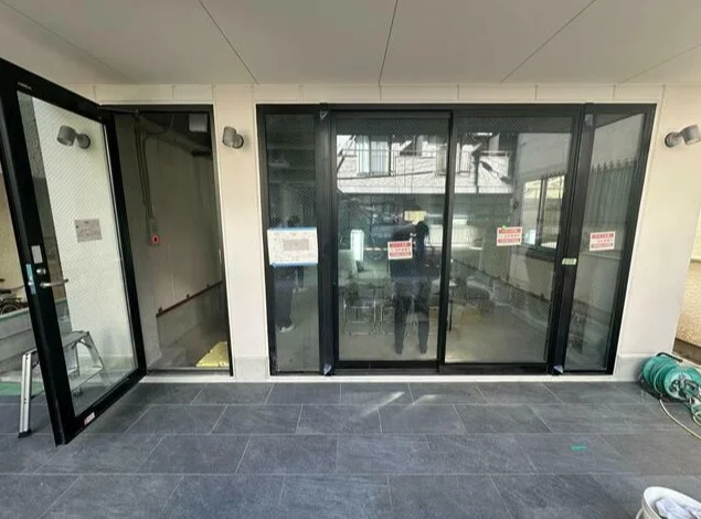 大宮のスケルトン物件のエントランス