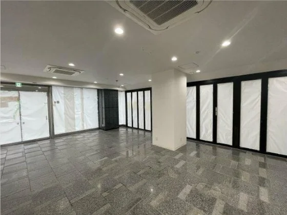 大門の事務所仕様店舗物件の内装