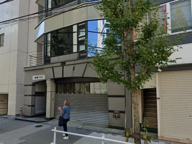 新橋のスケルトン物件のエントランス