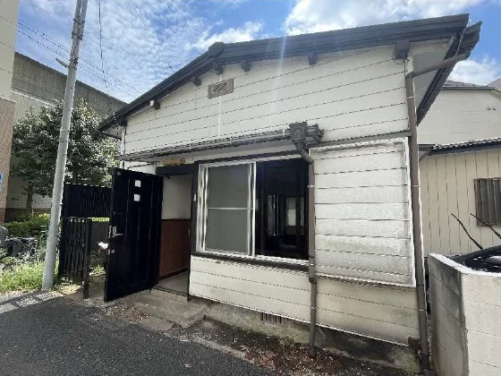 貸店舗(スケルトン)の外観