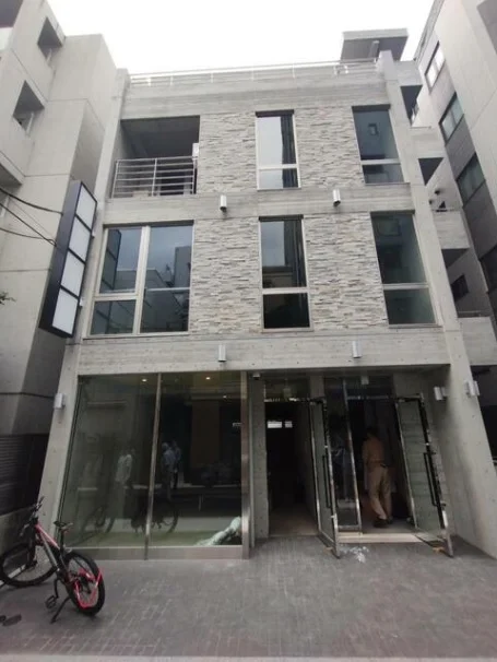 貸店舗(スケルトン)の外観