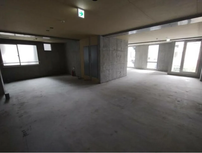 渋谷のスケルトン物件の内装