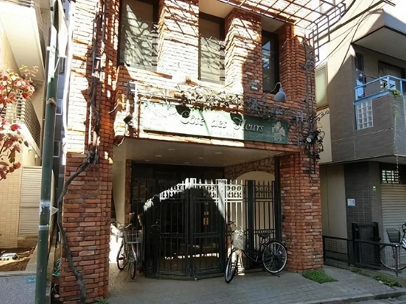 貸店舗(スケルトン)の外観