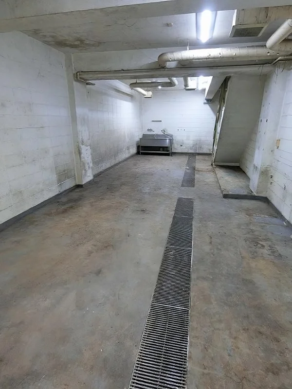 貸店舗(スケルトン)の内装