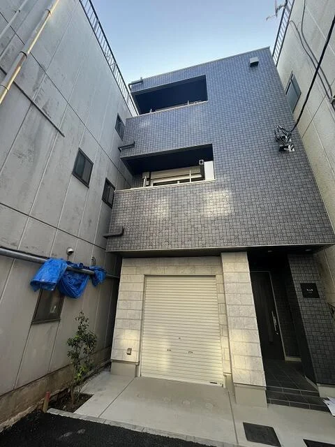 沼袋のスケルトン店舗物件の外観