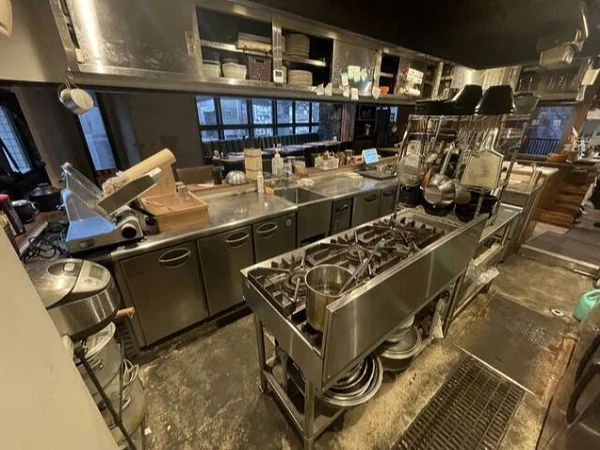 三軒茶屋の焼肉屋居抜きの厨房