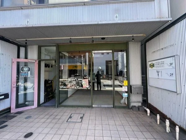 貸店舗(事務所仕様)のエントランス