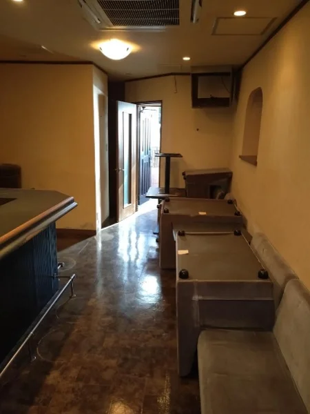 小作の居抜き店舗の内装