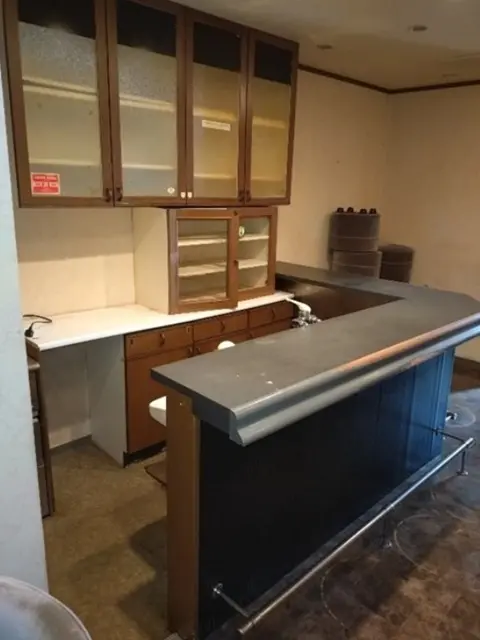 小作の居抜き店舗の内装