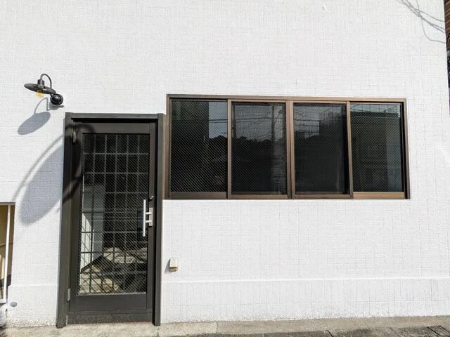 新杉田の事務所仕様物件のエントランス