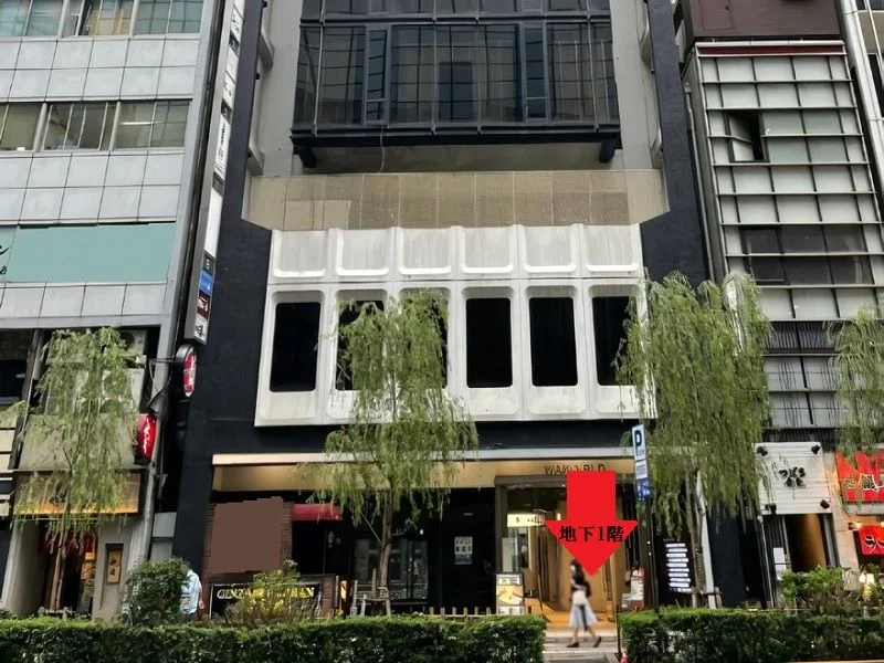 新橋のスケルトン店舗物件の外観