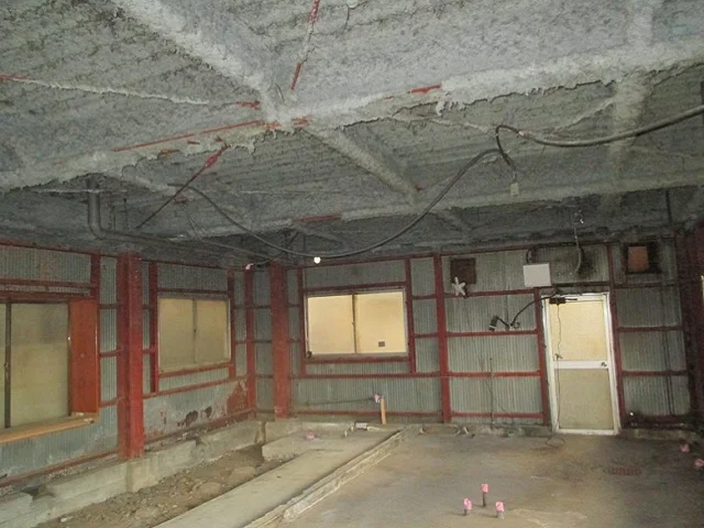 大師前のスケルトン店舗物件の内装