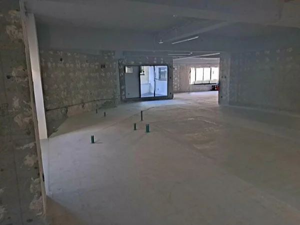 貸店舗(スケルトン)の内装