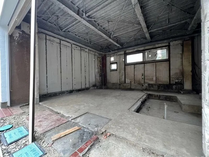 貸店舗(スケルトン)の内装