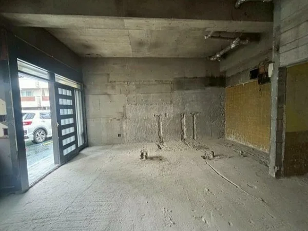 池上のスケルトン店舗物件の内装