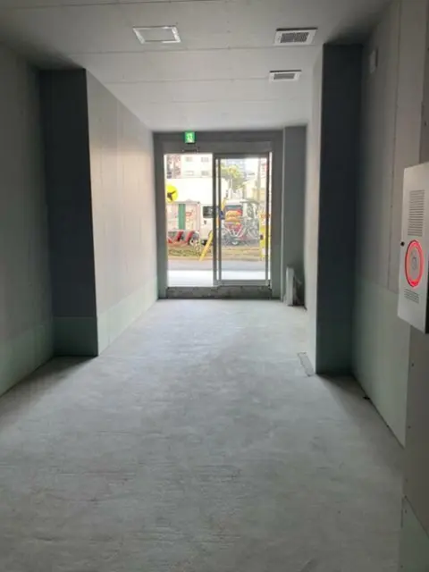 西新宿五丁目のスケルトン店舗物件の内装