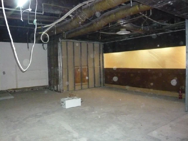 貸店舗(スケルトン)の内装