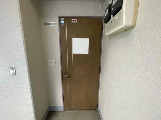 本厚木の居抜き店舗のエントランス